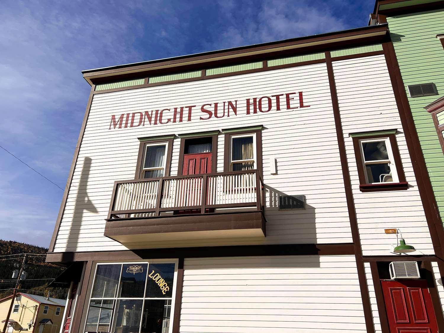 Midnight Sun, A Coast Hotel Dawson City Extérieur photo
