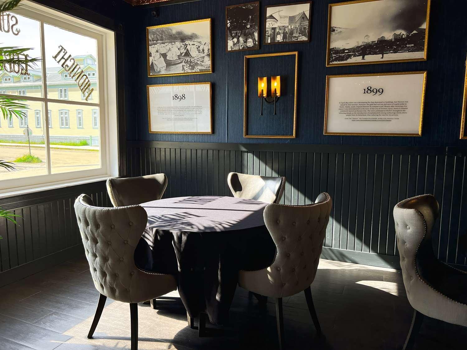 Midnight Sun, A Coast Hotel Dawson City Extérieur photo