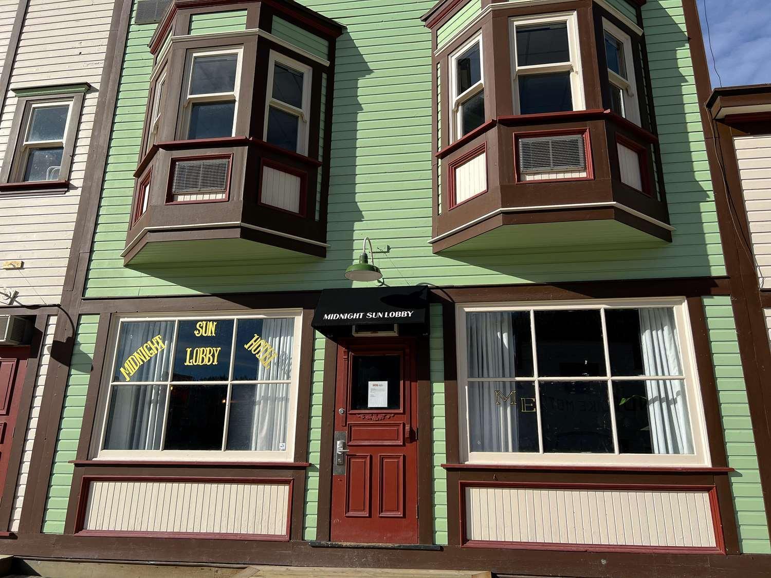 Midnight Sun, A Coast Hotel Dawson City Extérieur photo