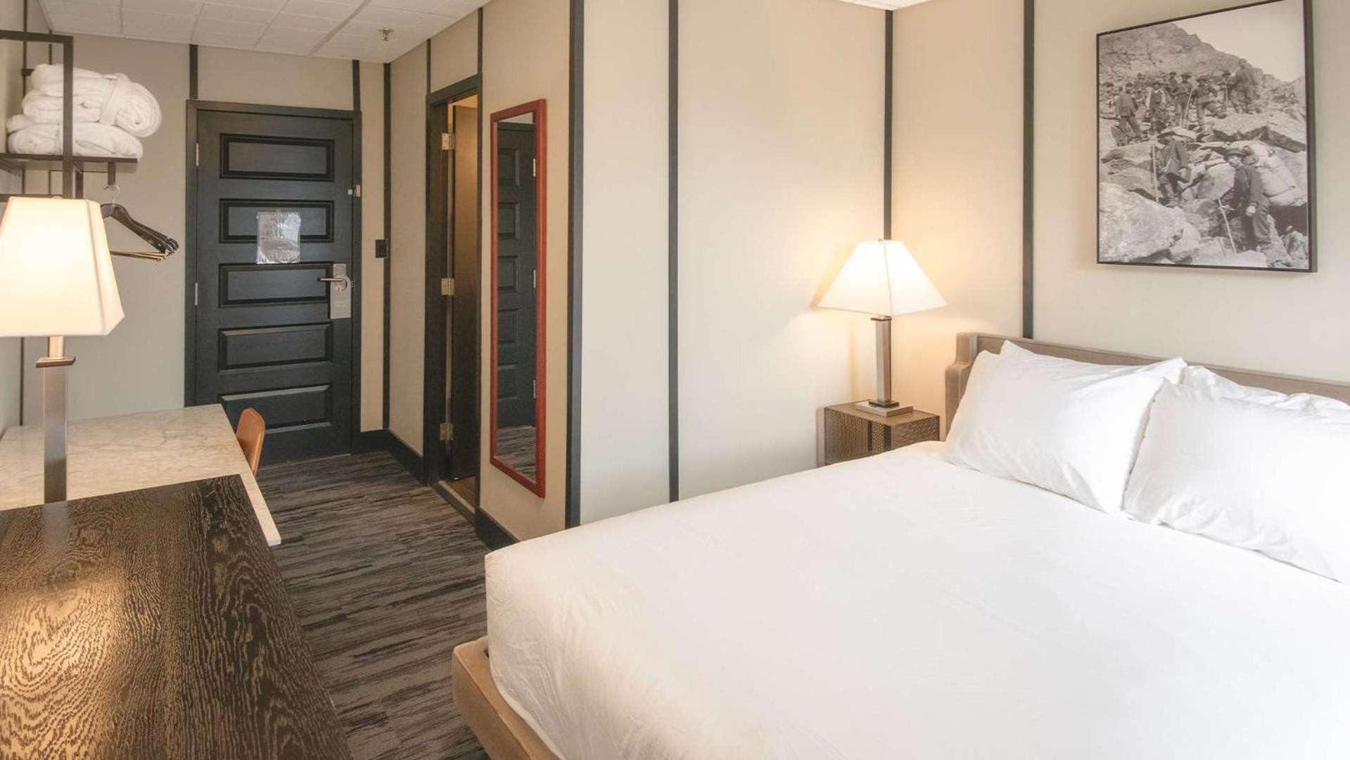 Midnight Sun, A Coast Hotel Dawson City Extérieur photo