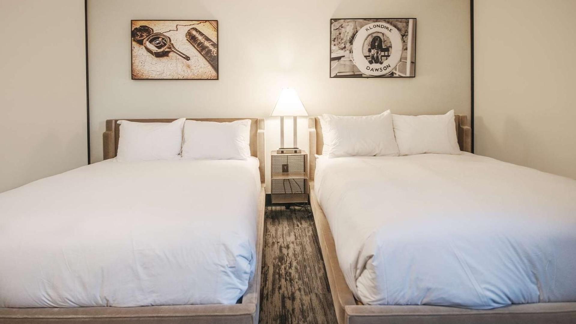 Midnight Sun, A Coast Hotel Dawson City Extérieur photo