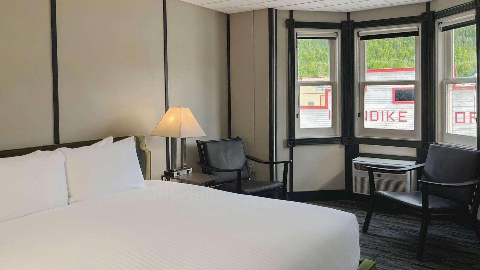 Midnight Sun, A Coast Hotel Dawson City Extérieur photo