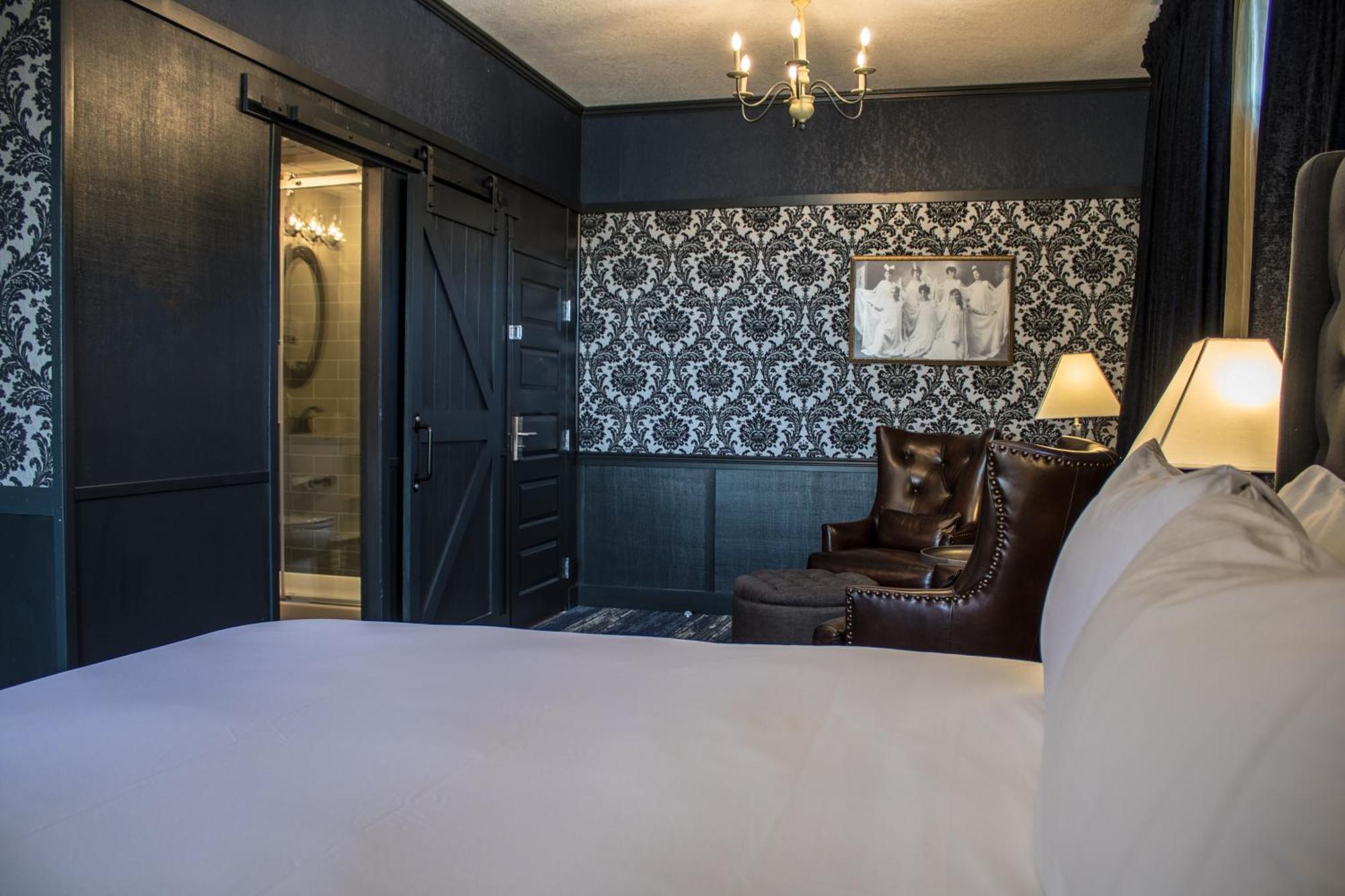 Midnight Sun, A Coast Hotel Dawson City Extérieur photo