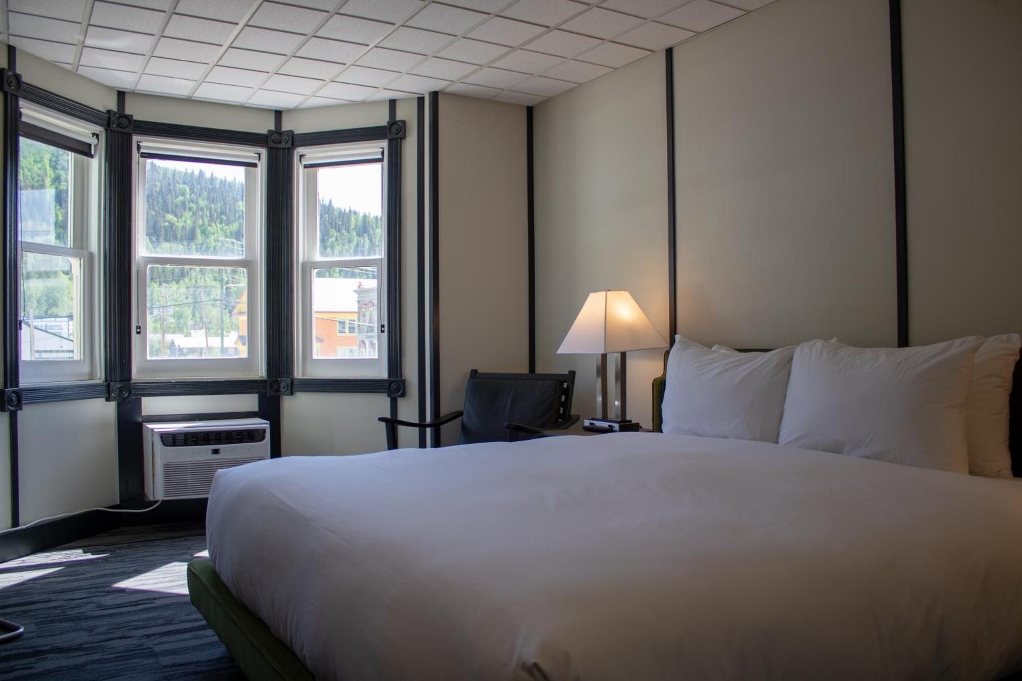 Midnight Sun, A Coast Hotel Dawson City Extérieur photo