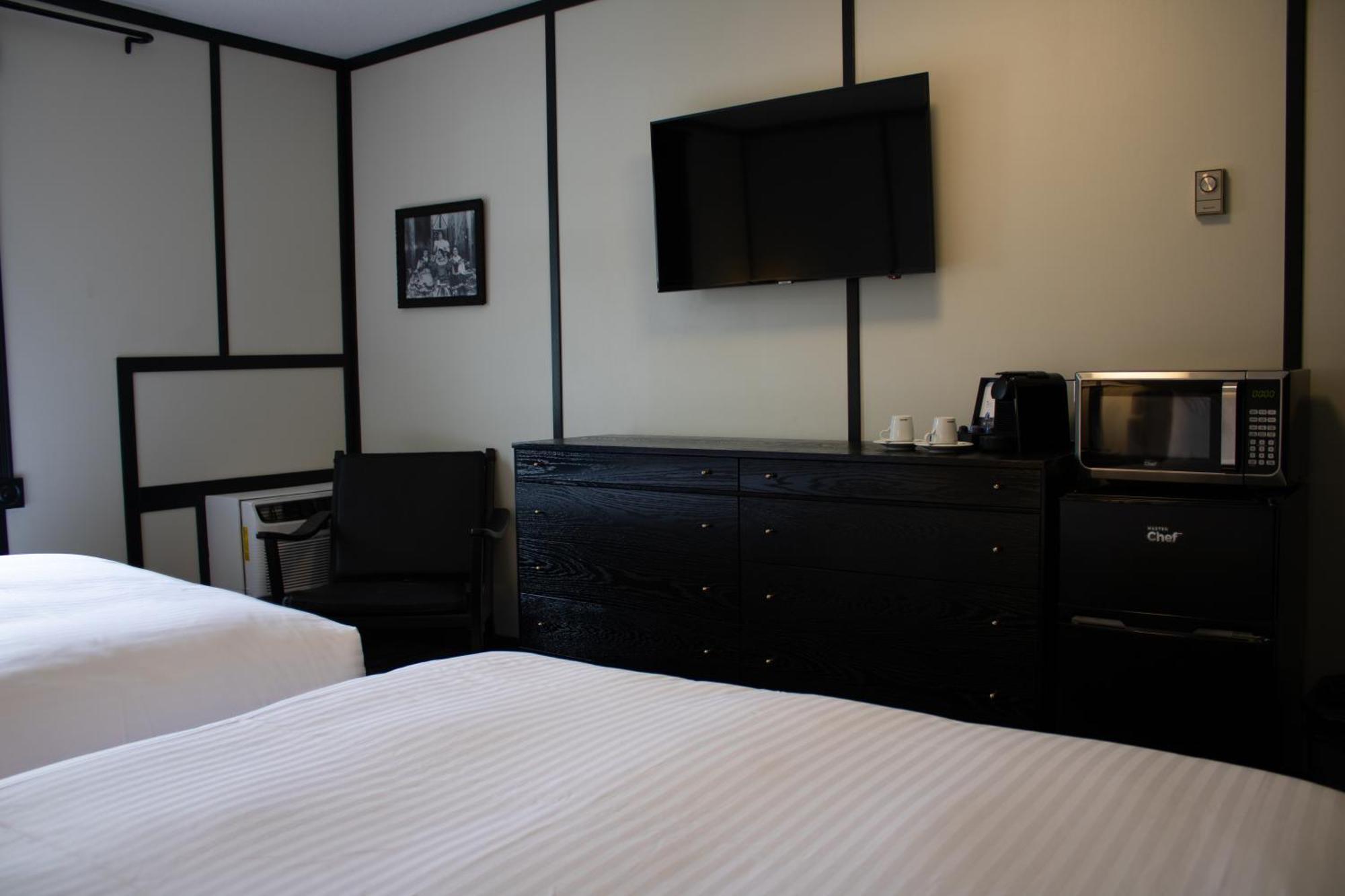 Midnight Sun, A Coast Hotel Dawson City Extérieur photo