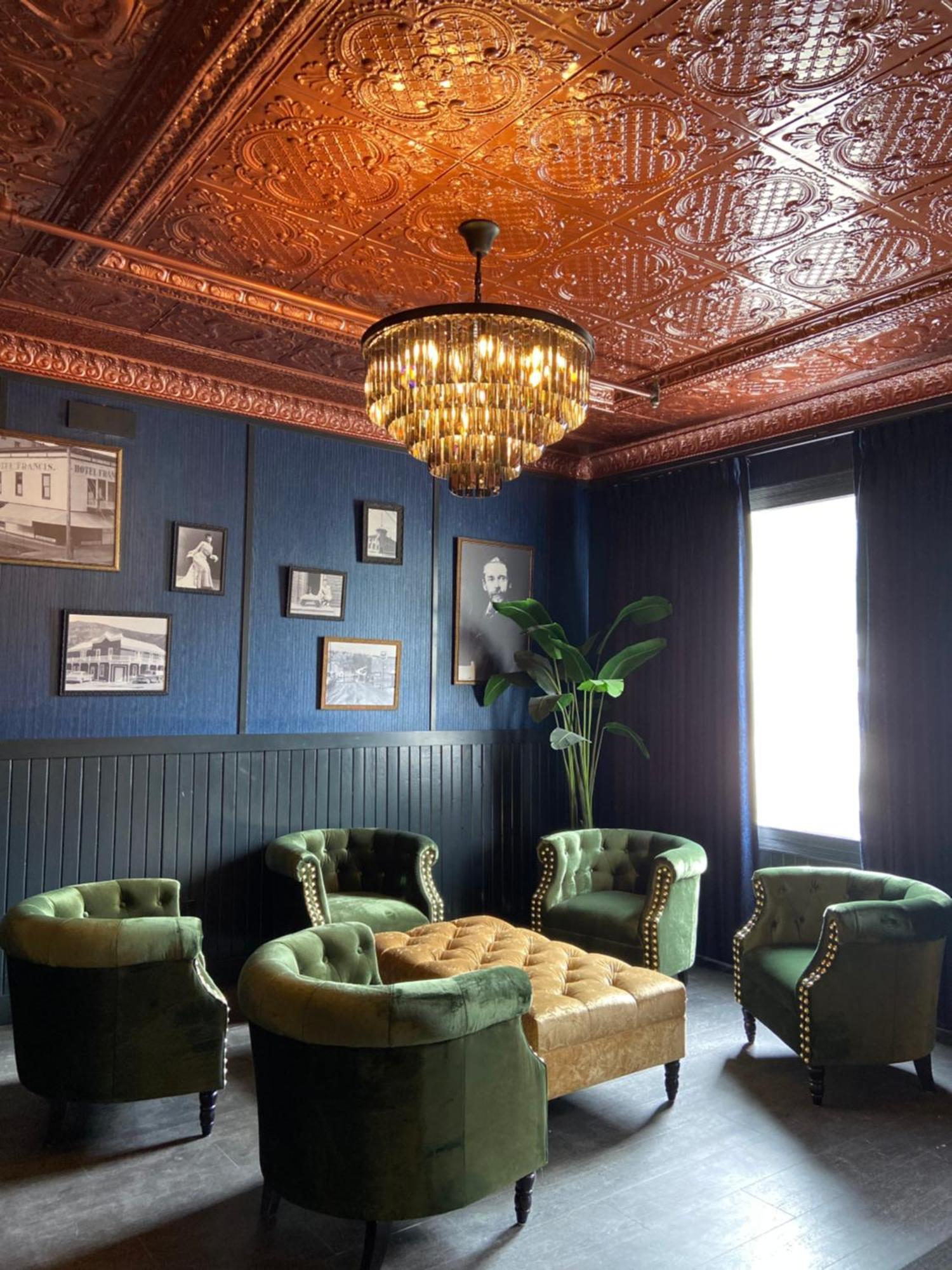Midnight Sun, A Coast Hotel Dawson City Extérieur photo