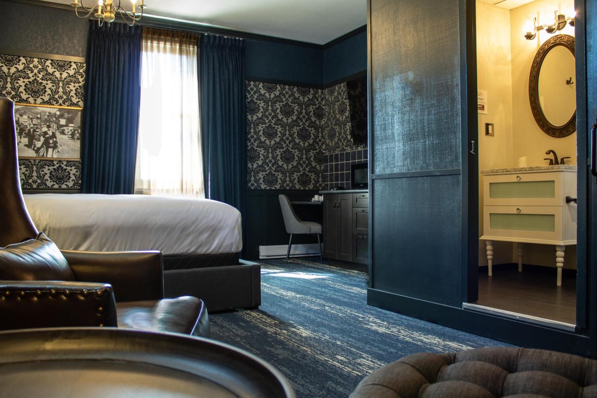 Midnight Sun, A Coast Hotel Dawson City Extérieur photo